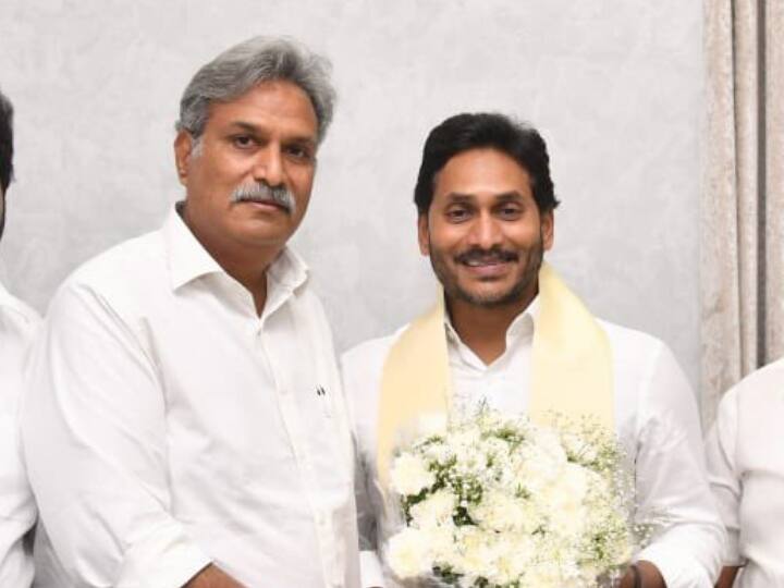 TDP सांसद ने दिया इस्तीफा, 9 साल पार्टी में रहने के बाद बोले- चंद्रबाबू नायडू हैं फ्रॉड, अब इस दल का थामेंगे हाथ Kesineni Nani resigned from Member of Parliament Post meet YS Jagan Mohan Reddy slams Chandrababu Naidu TDP सांसद ने दिया इस्तीफा, 9 साल पार्टी में रहने के बाद बोले- चंद्रबाबू नायडू हैं फ्रॉड, अब इस दल का थामेंगे हाथ