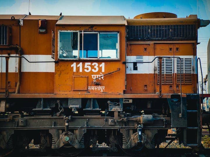 रेलवे में निकली 3000 से ज्यादा पदों पर भर्तियां, कल है आवेदन करने की आखिरी तारीख Railway Recruitment 2024 apply for over 3000 posts at rrcnr.org रेलवे में निकली 3000 से ज्यादा पदों पर भर्तियां, कल है आवेदन करने की आखिरी तारीख