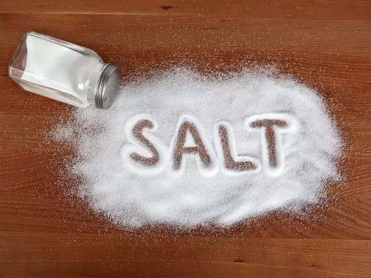 Be careful if you are fond of eating too salty food, the risk of this deadly disease will increase Health: વધુ નમકીન ફૂડ ખાવાના શોખિન છો તો સાવધાન, આ જીવલેણ બીમારીનો વધશે જોખમ