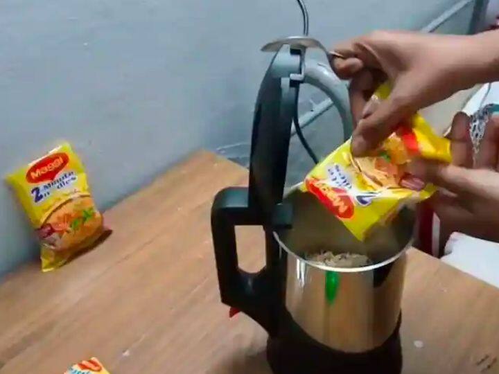 सोशल मीडिया पर एक ऐसा ही वीडियो वायरल हो रहा है. जिसमें हॉस्टल्स की कुछ लड़कियों को मैगी खानी है लेकिन उनकी मैगी खत्म हो चुकी है. अब लड़कियां सोचती है कि बाहर जाकर मैगी लाई जाए.