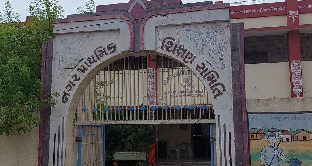 Bhavnagar: ભાજપની જૂથબંધીથી વિદ્યાર્થીઓનું ભાવિ સંકટમાં, છેલ્લા ચાર મહિનાથી શાળાઓમાં નથી બોલાવાઇ રહી શિક્ષણ સમિતિની બેઠક Bhavnagar news: more than 30 thousand students future will going into dark side, not to calling shikshan samiti bethak from last four months Bhavnagar: ભાજપની જૂથબંધીથી વિદ્યાર્થીઓનું ભાવિ સંકટમાં, છેલ્લા ચાર મહિનાથી શાળાઓમાં નથી બોલાવાઇ રહી શિક્ષણ સમિતિની બેઠક