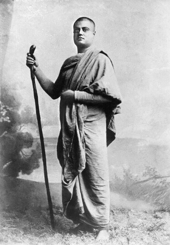 ১২ জানুয়ারি, ১৮৬৩ সাল। কলকাতায় জন্মগ্রহণ নরেন্দ্রনাথ দত্তের। ধীরে ধীরে তিনিই হয়ে উঠলেন মানবপ্রেমিক। মানুষের আধ্যাত্মিক-জাগরণের জন্য কর্মনিষ্ঠ ব্যক্তি নয়, সমাজ-সংসারকে একাত্ম করার লড়াই, বিশ্বের মানুষের সমন্বয়ের পথ দেখিয়েছিলেন তিনি। স্বামী বিবেকানন্দের জন্মবার্ষিকীতে ফিরে দেখা তাঁরই বলা কিছু অমোঘ বাণী। যা জীবনের পাথেয় হয়ে থেকে যায়, যা চিরকালের... ছবি সৌজন্যে- রামকৃষ্ণ মঠ মিডিয়া