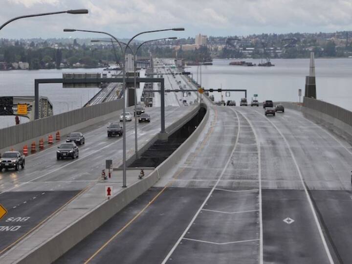 Floating Bridge: ऐसा है दुनिया का सबसे लंबा तैरने वाला पक्का पुल, जहां पानी पर तैरती हैं क्रांकीट से बनीं सड़कें? Where is the world longest floating bridge made of concrete where vehicles float on water Floating Bridge: ऐसा है दुनिया का सबसे लंबा तैरने वाला पक्का पुल, जहां पानी पर तैरती हैं क्रांकीट से बनीं सड़कें?