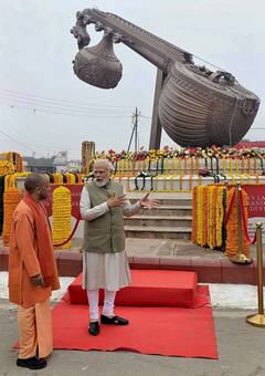 Ram Mandir: प्राण प्रतिष्ठा से पहले गुलाब जल से रामलला का स्नान, कन्नौज से आया खास इत्र, ससुराल से भेजे गए 3000 से ज्यादा तोहफे, तस्वीरें