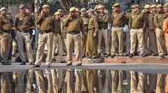 भारत में 100 तो पाकिस्तान में किस नंबर से आती है पुलिस?