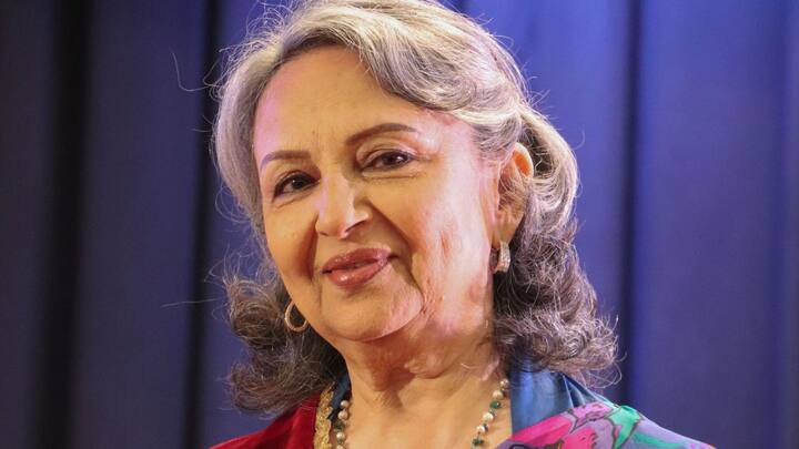 রাজেশ খন্না থেকে শুরু করে ধর্মেন্দ্র, কেরিয়ারে একাধিক মহাতারকার সঙ্গে পর্দায় জুটি বেঁধেছেন তিনি। তবে শাম্মি কপূরের সঙ্গে সিনেমা করতে গিয়ে যেন সবচেয়ে রোমাঞ্চকর অভিজ্ঞতা হয়েছিল শর্মিলা ঠাকুরের (Sharmila Tagore)।