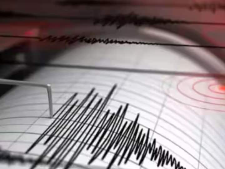 Gujarat Earthquake News: more than 3 point reactor scale earthquake in the kutch at early morning Earthquake: ફરી કચ્છની ધરા ધ્રુજી, વહેલી સવારે 3.2નો ભૂકંપ આવતા લોકો ઘરની બહાર દોડી આવ્યા, ભયનો માહોલ