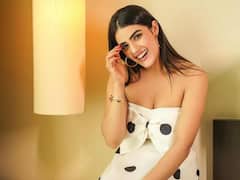 Kavya Thapar Photos: 'ఈగల్' హీరోయిన్ గ్లామర్ షో