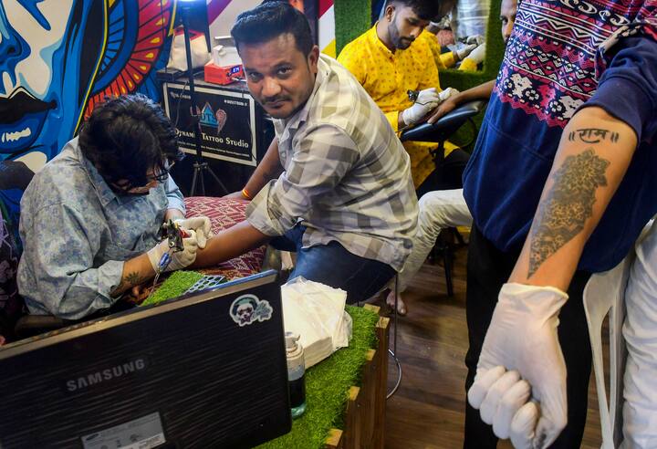 యువత ఉత్సాహం.. రాముడి టాటూలకు బాగా గిరాకీ