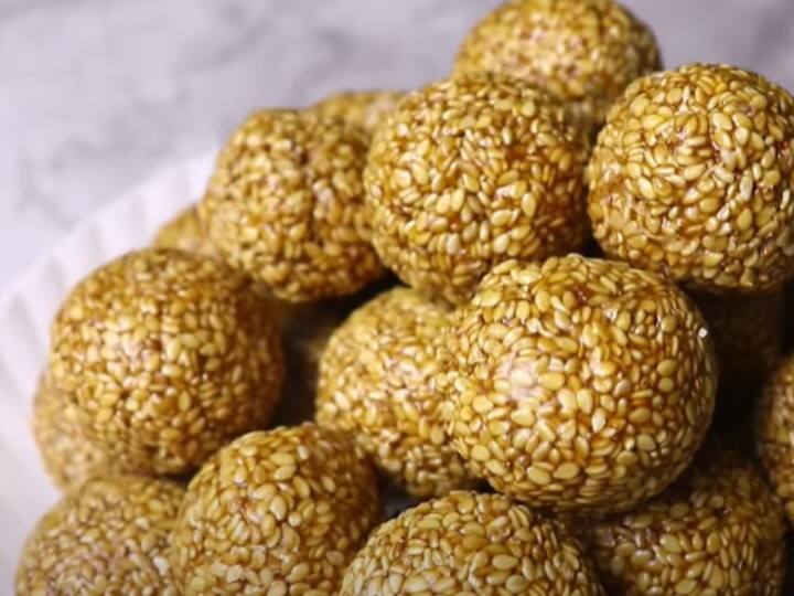 Sesame Laddoo : இரும்புச்சத்து நிறைந்த இந்த எள்ளு லட்டுவை இன்றே செய்து சாப்பிடுங்கள்.