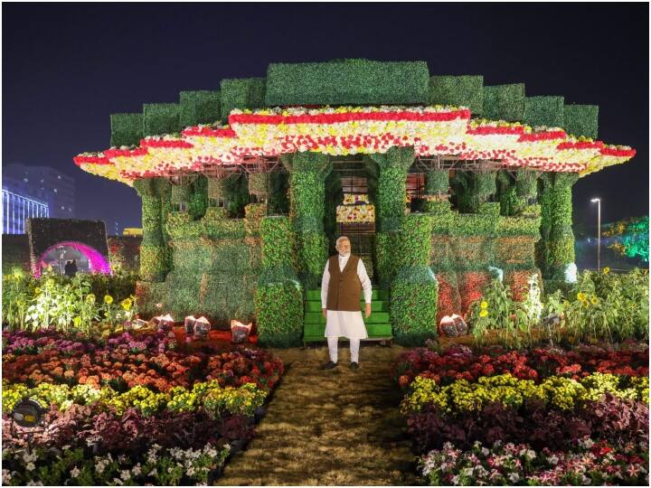 पीएम मोदी अपने दो-दिवसीय गुजरात दौरे के बीच यहां पहुंचे थे. फ्लावर शो विजिट के बाद उनका गुजरात दौरा संपन्न हुआ.