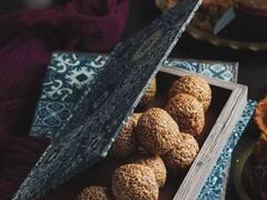 Sesame Laddoo : சீரற்ற மாதவிடாயா..? அப்போ இந்த எள்ளு லட்டுவை உடனே செய்யுங்க..!