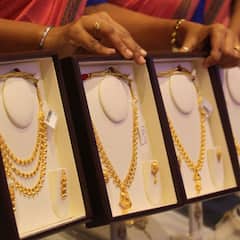 Gold at Home: আয়করের নিয়ম মেনে বাড়িতে কত সোনা কিনে রাখতে পারেন ?