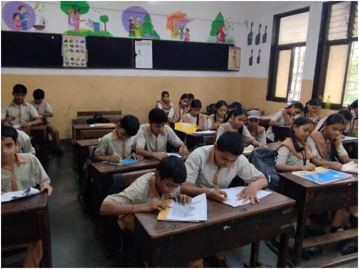 Ram Mandir Pran Pratishtha: मुंबई के उपनगरीय इलाके के 1146 स्कूलों में  'मर्यादा पुरूषोत्तम श्रीराम जीवन चरित्र प्रतियोगिता' का आयोजन किया जा रहा है. पालकमंत्री मंगल प्रभात लोढ़ा ने इसकी जानकारी दी.