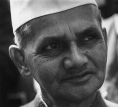 Lal Bahadur Shastri: বিদেশের মাটিতে চুক্তির পরেই মৃত্যু ভারতের এই প্রধানমন্ত্রীর, আজও রয়েছে 'রহস্য'