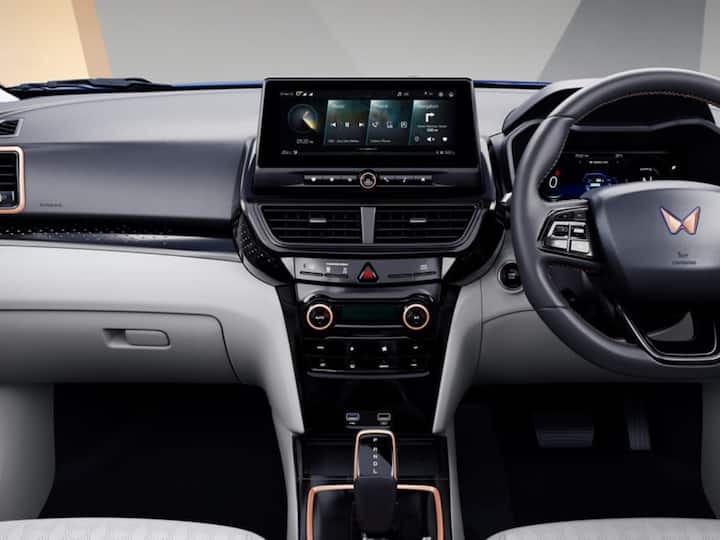 Mahindra has brought in the latest Adrenox connected car system with over 50 connected features. Other feature additions include Dual-zone Automatic Temperature Control, rear AC vents, wireless charger, rear USB port, wireless Android Auto and Apple CarPlay plus OTA updates/Alexa integration. Inside, there is a new upholstery with copper accents too. (Image Source: Somnath Chatterjee)