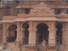Ram Mandir: रामलला के दरबार में लग रहे सोने के दरवाजे, दरवाजोंं के ऊपर की गई की नक्काशी, देखें तस्वीरें