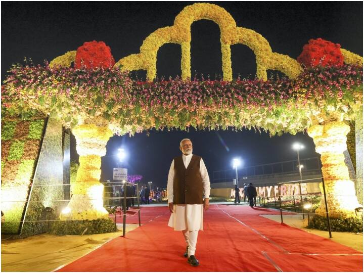 पीएम नरेंद्र मोदी 9 जनवरी को वाइब्रेंट ग्लोबल समिट में हिस्सा लेने के लिए गुजरात दौरे पर गए थे. जिसका बुधवार को उद्घाटन किया गया था.