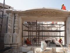 Ram Mandir: रामलला के दरबार में लग रहे सोने के दरवाजे, दरवाजोंं के ऊपर की गई की नक्काशी, देखें तस्वीरें