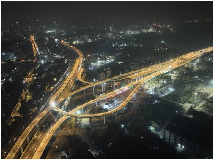 इस पुल की लंबाई समुद्र के ऊपर लगभग 16.5 किमी और जमीन पर लगभग 5.5 किमी है