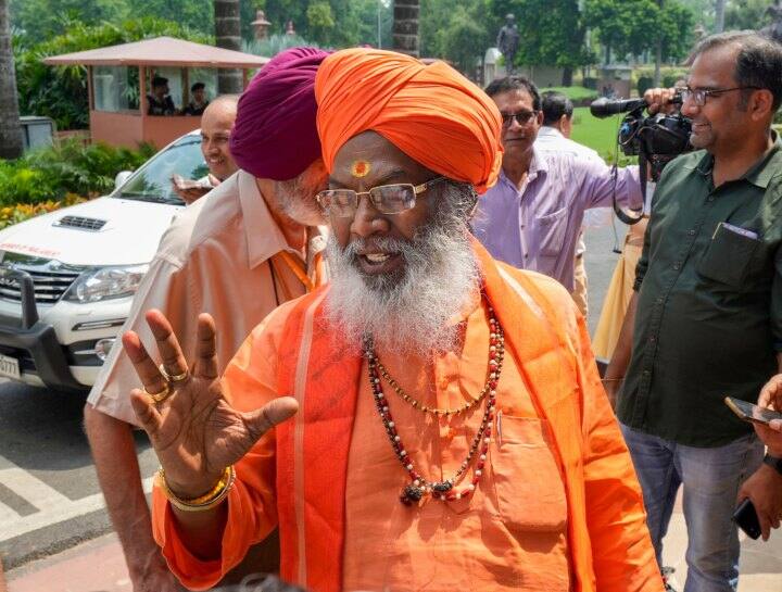 Unnao BJP MP Sakshi Maharaj attacks Congress and Samajwadi Party over comments on Ram Mandir ann Unnao News: 'राम का अपमान करने वालों का विनाश निश्चित', कांग्रेस पर भड़के बीजेपी सांसद साक्षी महाराज