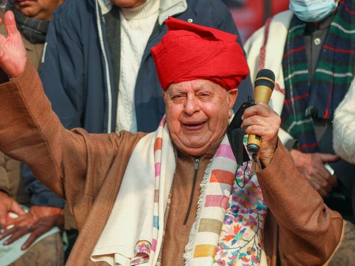 Farooq Abdullah News: फारूक अब्दुल्ला श्रीनगर लोकसभा सीट से सांसद हैं. मनी लॉन्ड्रिंग मामले में ईडी ने उन्हें 11 जनवरी को पूछताछ के लिए बुलाया था. मामला जेकेसीए में कथित अनियमितताओं  से जुड़ा है.