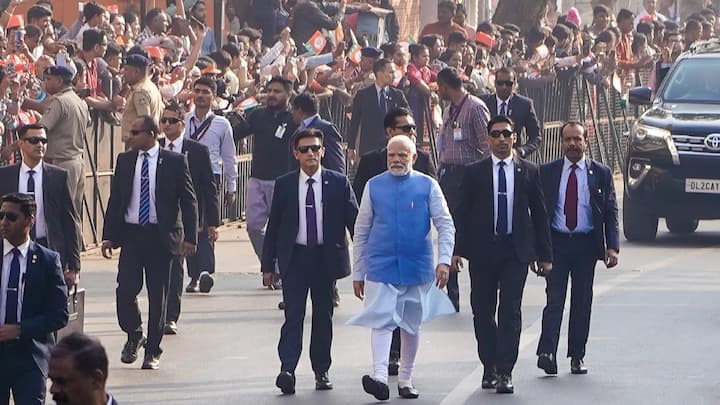 नमो महिला सशक्तीकरण योजनेचं उद्घाटन,हे रस्ते बंद,पुणे-मुंबई एक्स्प्रेस-वेवर अवजड वाहतूक बंद