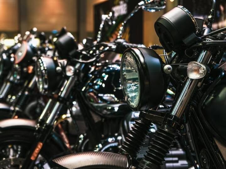 राजधानी दिल्ली के ही लाजपत नगर और गीता कॉलोनी में भी सेकंड हैंड बाइक का मार्केट है. यहां पर भी आपको 10 हजार रूपये तक में बाइक मिल जाएगी. यहां आपको 1 लाख रुपये की कीमत वाली बाइक 30 हजार रुपये तक में मिल सकती है. वैसे ये आपकी पसंद पर भी निर्भर करता है कि आपको कैसी बाइक पसंद आती है.