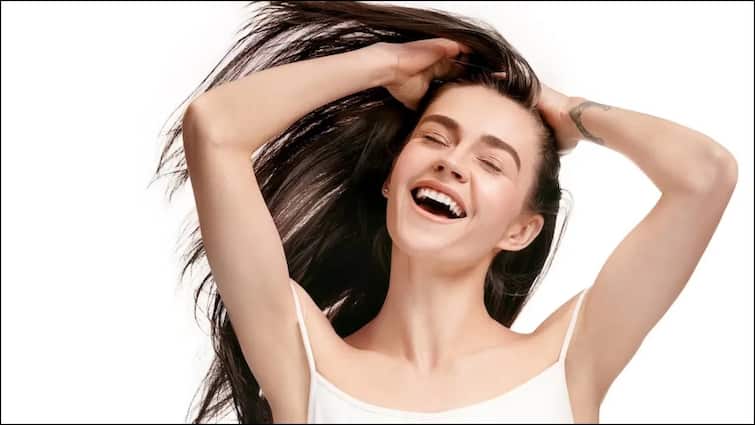 Hair Care Tips tips to dry hair in winters without using hair dryer marathi news Hair Care Tips : केस धुतल्यानंतर लगेच 'हे' काम करा; ड्रायरशिवाय केस कोरडे होतील