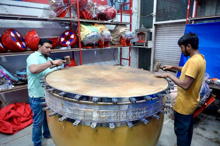 गुजरात ने दरियापुर में अखिल भारतीय दबगर समाज द्वारा तैयार किया गया एक नगारू (ढोल) भी अयोध्या भेजा गया है. मंदिर के प्रांगण में सोने की पन्नी से बना 56 इंच का यह ढोल स्थापित किया जाएगा.