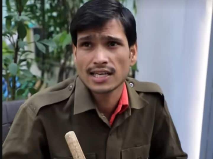 लेकिन हॉस्टल का गार्ड उन्हें बाहर नहीं जाने देता. उनकी जिद करने पर वह वार्डन को इन्फॉर्म करने के धमकी देता है. लड़कियां बेचारी मायूस होकर वापस लौटी है. और फैसला करते हैं की वार्डन के रूम से मैगी चुराएंगे.