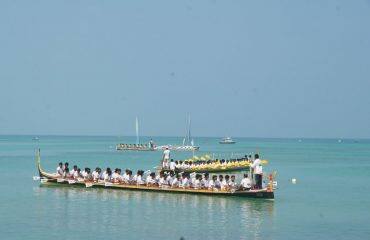 কোচি থেকে লাক্ষাদ্বীপ যাওয়ার একাধিক ছোট জাহাজ রয়েছে, আগে বুক করতে হবে।