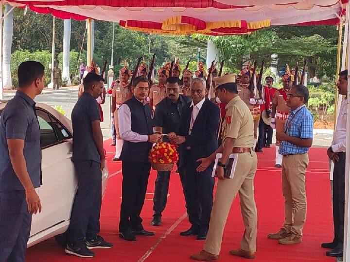 Governor visits Salem confers with Vice Chancellor for more than 30 minutes - TNN Governor Salem Visit: ஆளுநர் சேலம் வருகை... 30 நிமிடங்களுக்கும் மேலாக துணைவேந்தருடன் ஆலோசனை