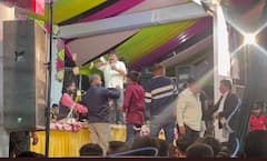 Dayro: વિજય ગઢવીના ડાયરામાં રંગત, સોનલ માંના ડાયરા મહોત્સવમાં ઉડ્યા લાખો રૂપિયા, તસવીરોમાં જુઓ માહોલ