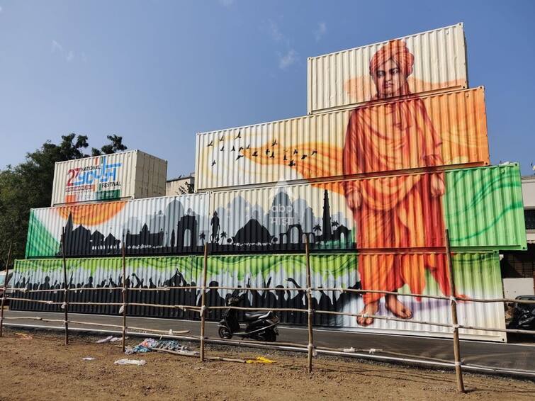 PM Narendra Modi Nashik visit National Youth Festival 2024 painting on 7 containers at Modi Maidan maharashtra marathi news National Youth Festival : स्वामी विवेकानंद, त्र्यंबकेश्वर, रामकुंड अन्...; नाशकात साकारलेली हटके कलाकृती वेधतेय सर्वांचे लक्ष