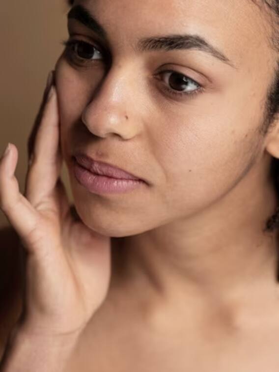 सर्दी में चेहरे पर लगाएं ये चीजें, क्रीम की टेंशन खत्म