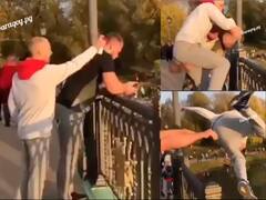 प्रैंक करने की इतनी बड़ी सजा मिलेगी इस शख्स ने कभी सोचा भी नहीं होगा, देखें खतरनाक वीडियो