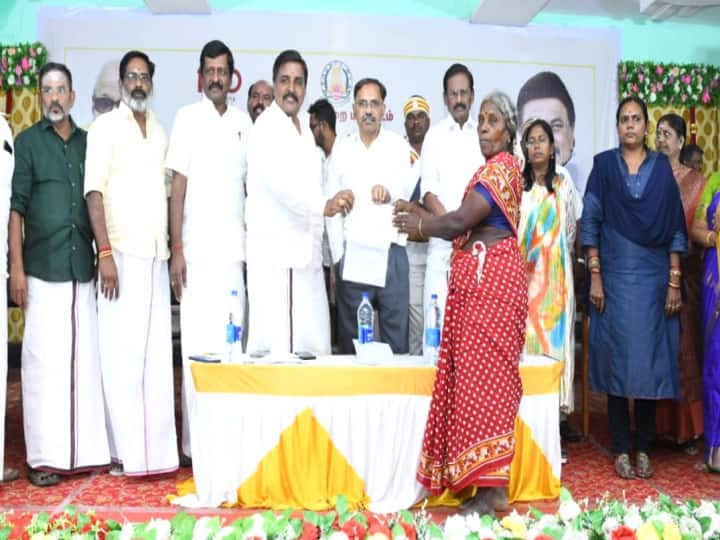 மயிலாடுதுறையில் 278 பேருக்கு இலவச வீட்டுமனை பட்டாக்களை வழங்கிய மாவட்ட ஆட்சியர்