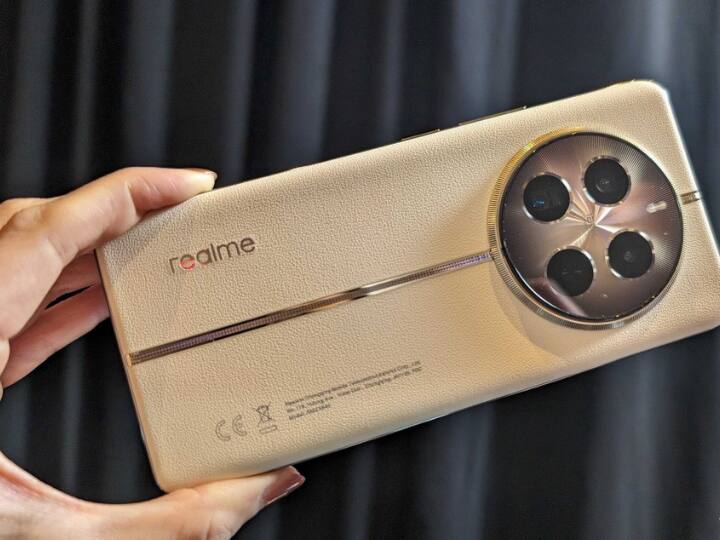 बेस और टॉप मॉडल को कंपनी 8/128GB और 8/256GB में लॉन्च कर सकती है. साथ ही बेस मॉडल 12/256GB में भी लॉन्च हो सकता है.