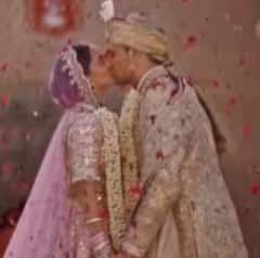 ऋतिक-सबा से लेकर दीपिका-रणवीर तक, खुल्लम खुल्ला प्यार जताते हैं बॉलीवुड के ये कपल्स, सरेआम हुए रोमांटिक