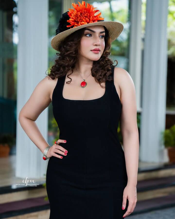 Honey Rose PHOTO: હની રોઝ એક એવી અભિનેત્રી છે જેણે મલયાલમ, તમિલ અને તેલુગુ ફિલ્મ ઈન્ડસ્ટ્રીઝમાં પોતાનું નામ બનાવ્યું છે.