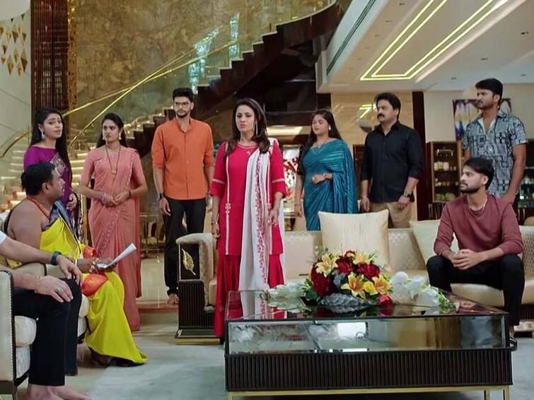 Jagadhatri telugu serial January 12th episode written update Jagadhatri Serial January 12th : ‘జగధాత్రి’ సీరియల్: కౌషికికి తలనొప్పిగా మారిన నిషిక, యువరాజ్ ని బ్లాక్ మెయిల్ చేస్తున్న మీనన్!