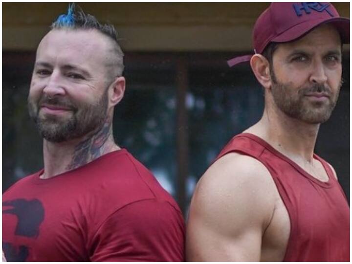 Fighter hero Hrithik Roshan fitness trainer  Kris Gethin  revealed his fitness diet plan ऋतिक रोशन ने फिल्म 'फाइटर' के लिए कैसे बनाई परफेक्ट बॉडी? एक्टर के फिटनेस ट्रेनर ने खुद बताया पूरा डाइट प्लान