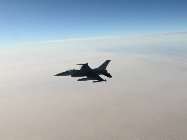 US Helicopter Crashes: ट्रेनिंग के दौरान अमेरिकी सेना का हेलीकॉप्टर हुआ दर्दनाक हादसे का शिकार, जानें ताजा हालात US Navy helicopter crashes in Southern California all crew members are safe US Helicopter Crashes: ट्रेनिंग के दौरान अमेरिकी सेना का हेलीकॉप्टर हुआ दर्दनाक हादसे का शिकार, जानें ताजा हालात