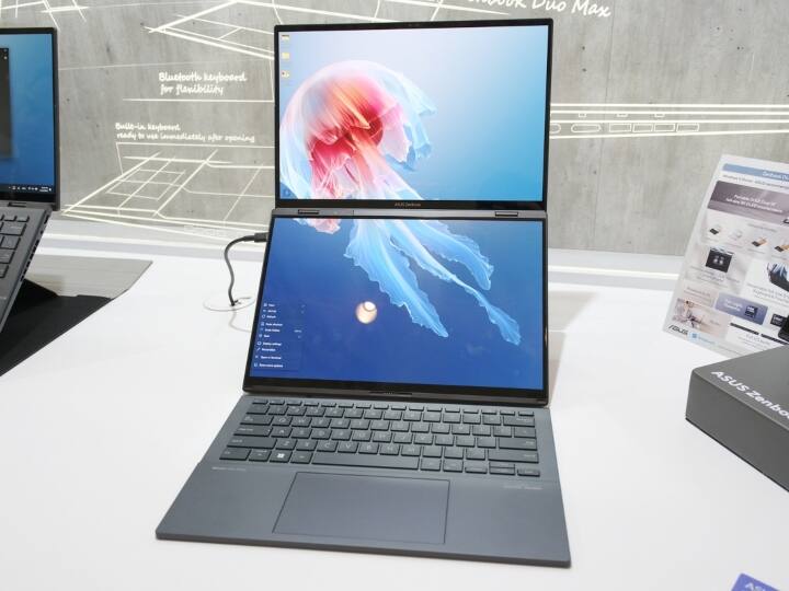 इस लैपटॉप में साउंड सिस्टम के लिए कस्टम स्पीकर का इस्तेमाल किया गया है. इस लैपटॉप के साथ फुल साइज का कीबोर्ड दिया गया है, जिसे यूजर्स जब चाहे लगा सकते हैं, और जब चाहे हटा सकते हैं. इसमें टच पैड की सुविधा भी दी गई है.