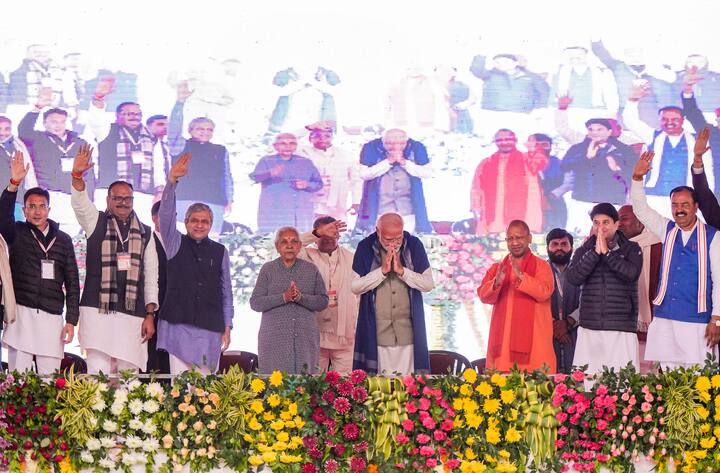 प्रधानमंत्री ने प्राण प्रतिष्ठा से पहले 11 दिवसीय यम-नियम पालन का अनुष्ठान शुरू किया है. देव प्रतिष्ठा को पार्थिव मूर्ति में ईश्वरीय चेतना के संचार का अनुष्ठान बताया गया है.