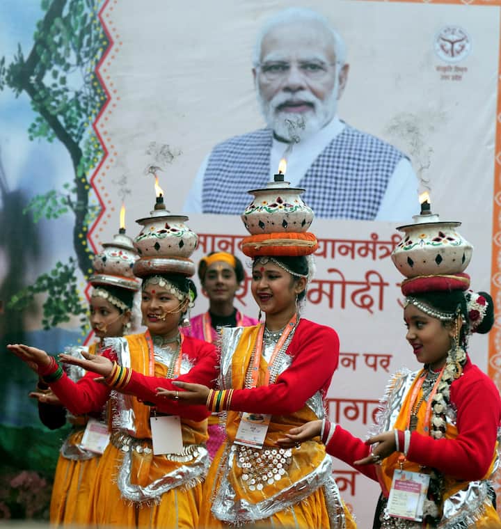 अपने ऑडियो संदेश में प्रधानमंत्री ने कहा कि आज स्वामी विवेकानंद की जयंती है., जिन्होंने हजारों वर्षों से आक्रांतित भारत की आत्मा को झकझोरा था.