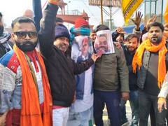 अखिल भारत हिंदू महासभा का स्वामी प्रसाद मौर्य के खिलाफ प्रदर्शन, कहा- जीभ काटने पर पांच लाख का इनाम