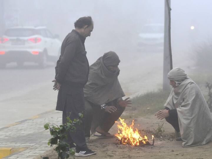 Uttarakhand Weather Update wind chill effect increases cold yellow alert for fog ann Uttarakhand Weather: उत्तराखंड में विंड चिल इफेक्ट से बढ़ी सर्दी, कई जगहों पर कोहरे का यलो अलर्ट, ठंड से कांपे लोग