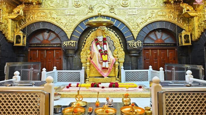 মহারাষ্ট্রের সিরডিতে সাঁই বাবা মন্দিরের গর্ভগৃহকে কয়েক কেজি সোনা দিয়ে সাজানো হয়েছে। সাঁই বাবা মন্দিরটি মুম্বই থেকে প্রায় ৩০০ কিমি দূরে রয়েছে। সিরডির সাঁই বাবা মন্দির দেশের ধনী মন্দিরগুলির মধ্যে অন্যতম